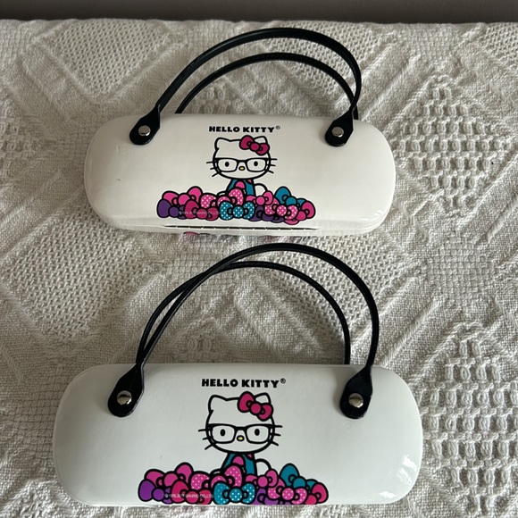 Hello Kitty Eye Glass Case Set - Picture 2 of 3
